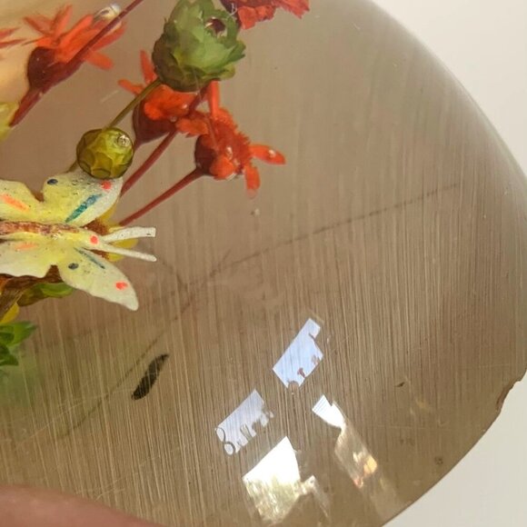 Vintage Lucite Paperweight Butterfly and Real Flowers Mid Century - Picture 7 of 9